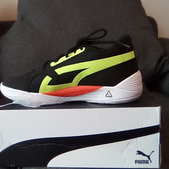 PUMA TRC BLAZE COURT ( puma black - cherry tomato) size 11.5 - Picture 2 of 4